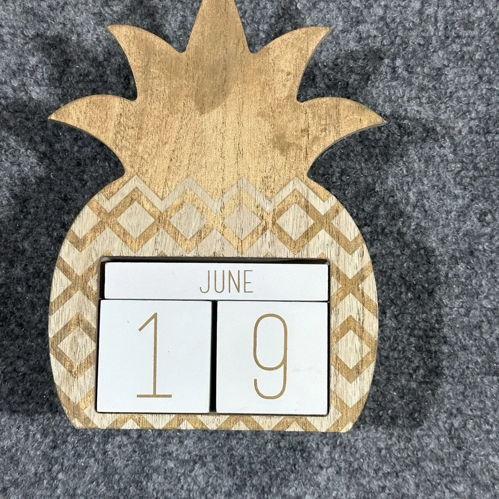 Office Envy Pineapple Desk‎ Daily Wooden Block Calendar , 5.5
